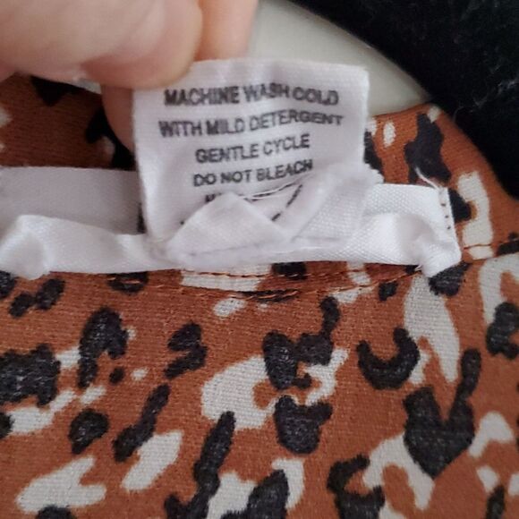 Animal Print Button Down Top - Picture 4 of 6